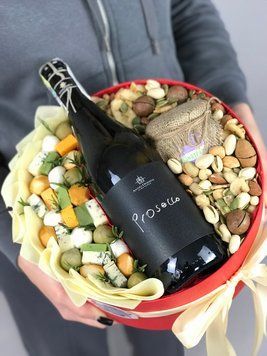 Їстівний букет з сиром горіхами та напоєм 35004 фото