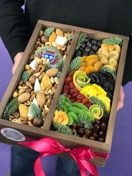 Новорічний подарунок з горішками ,сиром та сухофруктами 34711 фото