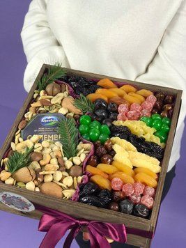 Новорічний подарунок з сухофруктами,горішками та сиром 34697 фото
